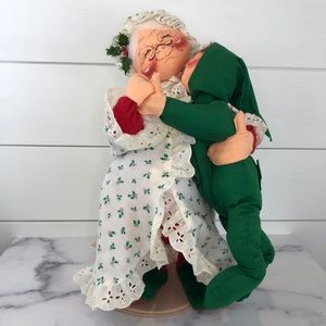 1996 Annalee 18” Tuckered Mrs Claus holding kid